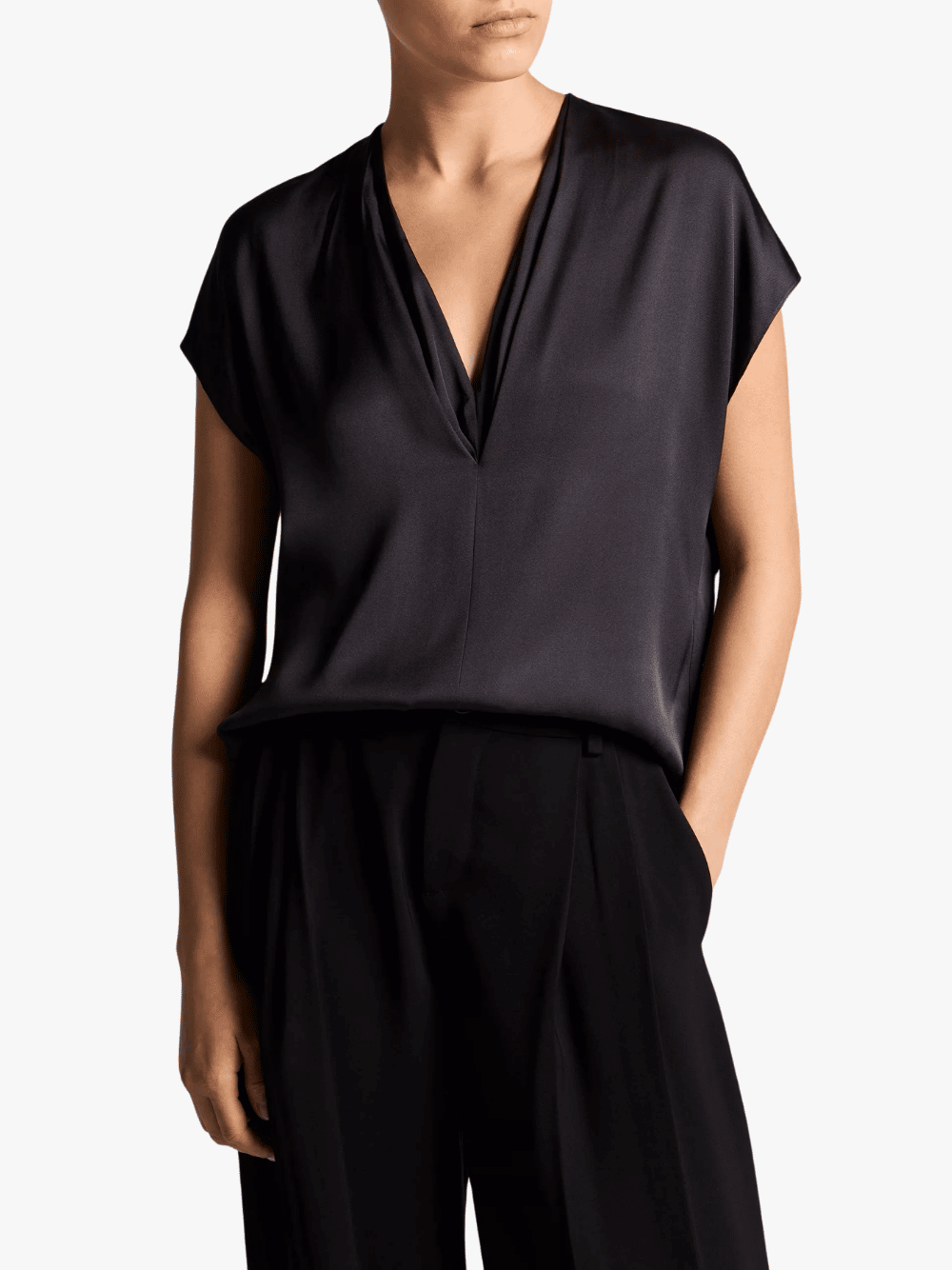 Vince Silk-Blend Double V-Neck Top Ink Damen
