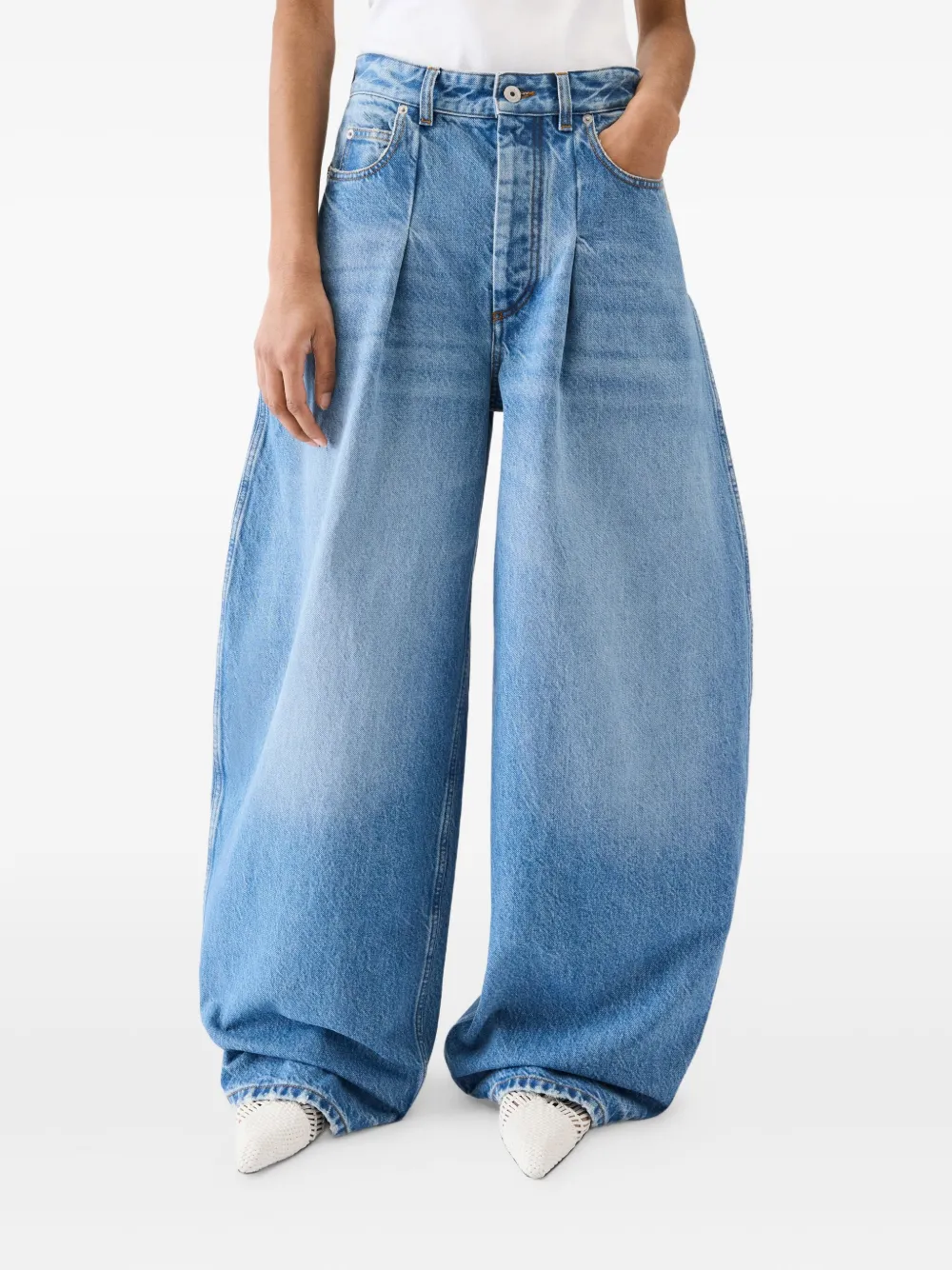 Jacquemus Le de-Nîmes Ovalo Jeans mit Falten Hellblau Damen