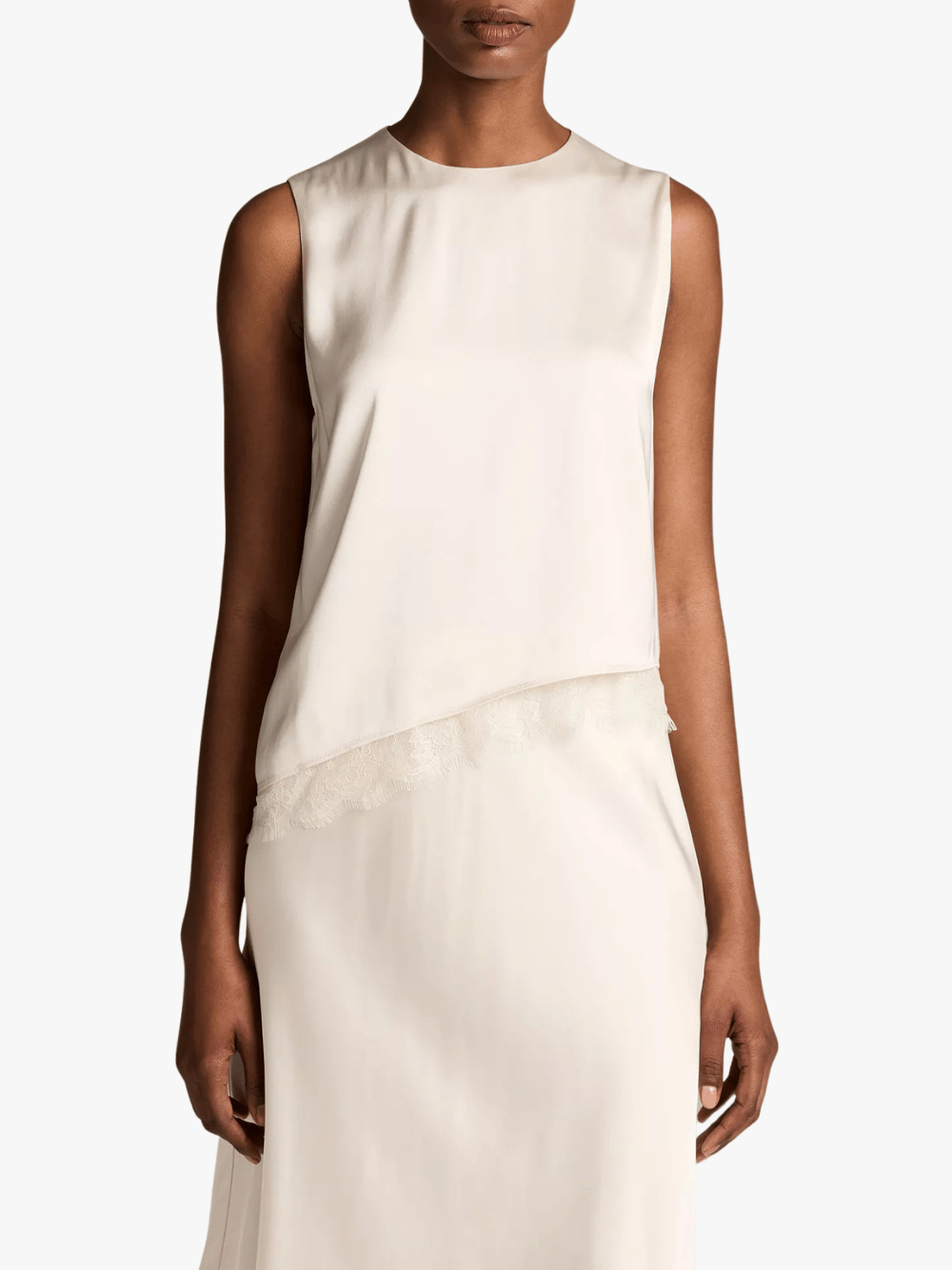 Vince Satin Top mit Spitzenbesatz und asymmetrischem Saum Cream Damen